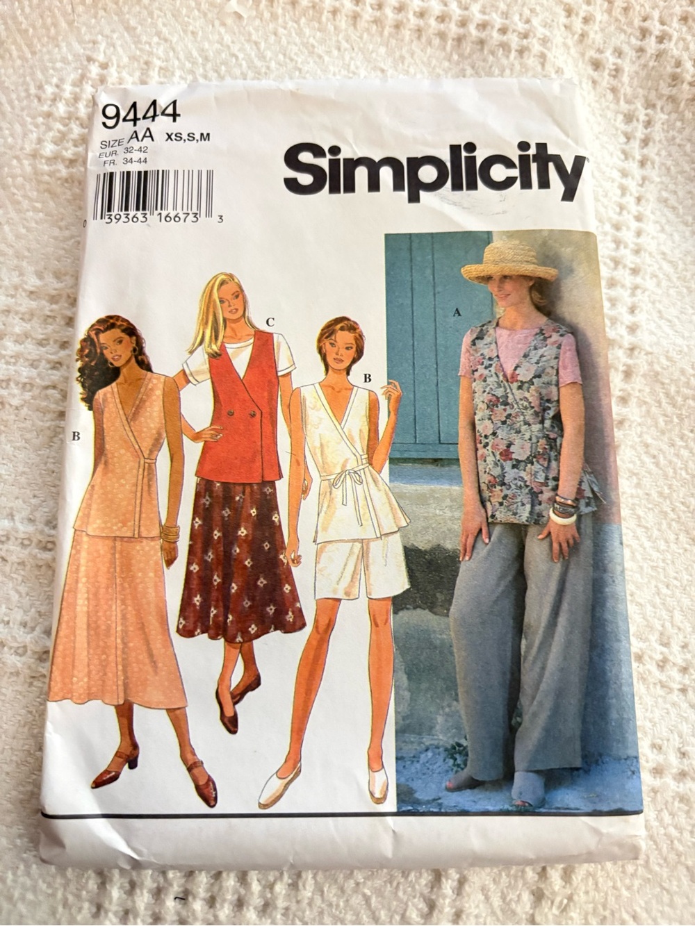 Simplicity Pattern 9444 AA for Misses’ Separates